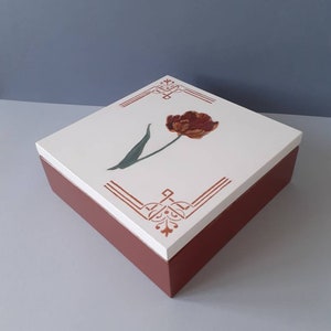 Handbemalte Aufbewahrungsbox aus Holz mit Deckel, perfekt für Karten, Schmuck oder Teebeutel. Ein schönes Geschenk zum Muttertag, Valentinstag oder zu Weihnachten.