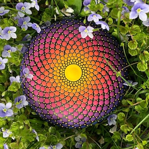Handbemalter Mandala-Stein (aus Beton) - Meditationsstein - Handgemacht - Bemalter Stein - Dekorativ - Dot Art