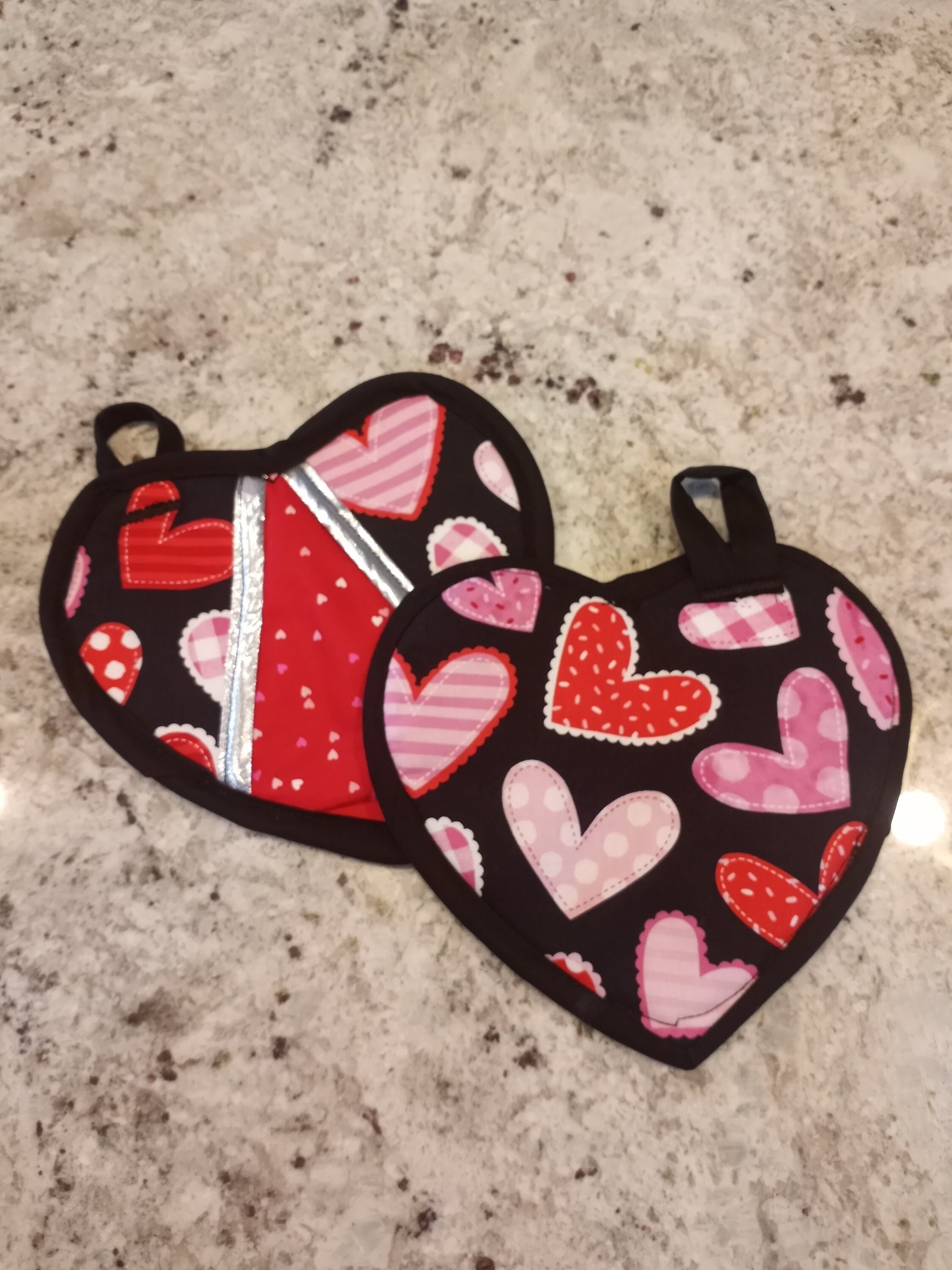 Cute Black Cat Love Oven Mitts & Pot Holders 2pcs Valentine Pink Hearts  Decorative Kitchen Heat Resistant Non-Slip Potholders Set for Women Cooking