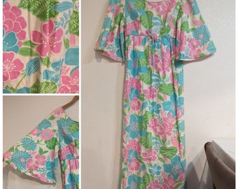 Vintage 1960s Handmade Pastel Hawaii Hibiscus Maxi Dress Small