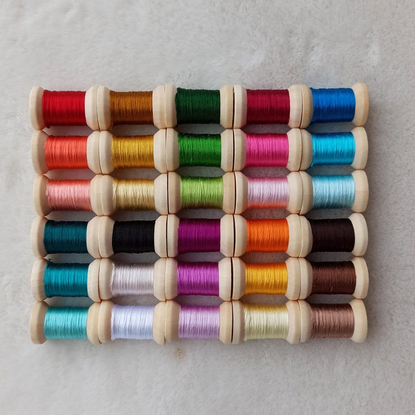 Bobines de soie de broderie | Pack de 30 bobines teintes à la main 100% naturels fils de broderie en soie de mûrier broderie à la main couleurs assorties nuances