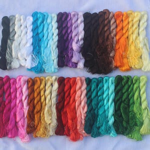 Fils de soie de mûrier en vrac pour broderie à la main 50 écheveaux 100 % pure soie véritable écheveaux de soie à broder à la main G50BS #