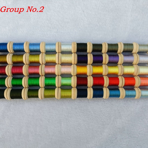50 Spulen handgefärbtes Stickgarn aus 100 % natürlicher Maulbeerseide für Handstickereien in verschiedenen Farbtönen