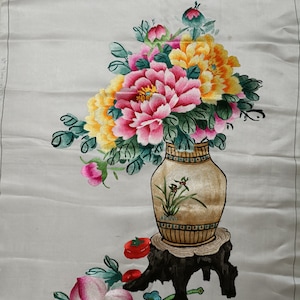 Pfingstrose in VASE Stickerei Malerei Home Decor Exquisite Chinesische handgemachte Seidenmalerei Wanddekor Suxi Stickerei GRÖSSE 50 X 80 cm