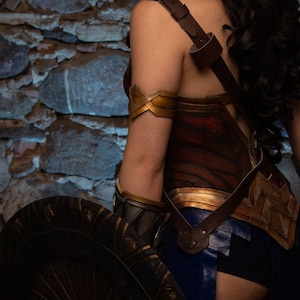 Wonder Woman corset cosplay costume dccomics mousse HD Convention de bande dessinée Gal Gadot pour elle armure de la Ligue des Justiciers taille personnalisée armure de haute qualité image 9