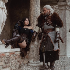 Handmade Leather Witcher Armor: Geralt of Rivia, Bear / Ursine School Armor Accessories Iron Greaves