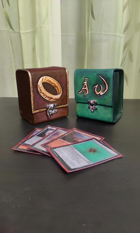 Porta carte personalizzato - deck box 100+ carte mazzo Magic The Gathering / Pokemon / Poker in cuoio