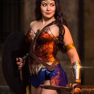 Wonder Woman corset cosplay costume dccomics mousse HD Convention de bande dessinée Gal Gadot pour elle armure de la Ligue des Justiciers taille personnalisée armure de haute qualité image 2
