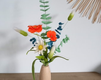 Bouquet de fleurs en laine feutrée: marguerite, coquelicot et herbes