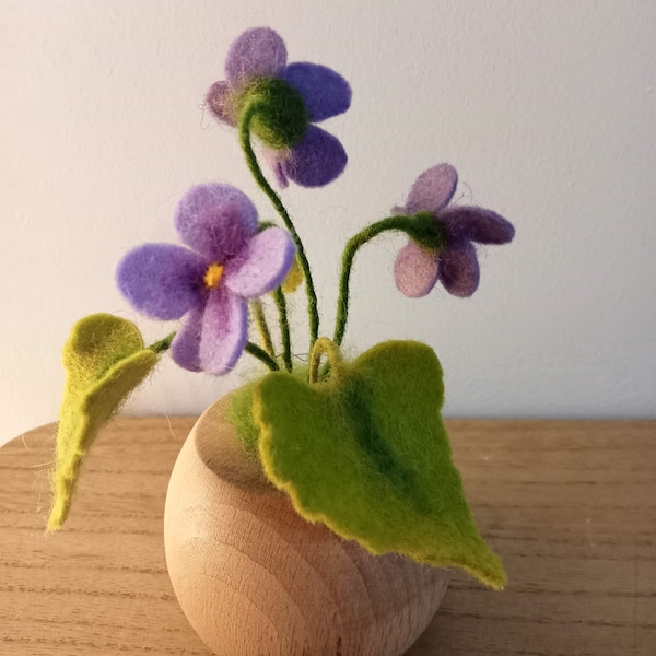 Petit bouquet de violettes en laine feutrée- wool flowers - Wollblumen