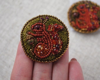 Squirrel brooch Round Beaded embroidered brooch pin Woodland Animal jewelry Multi stone brooch Squirrel with acorn Hand embroidery jewelry