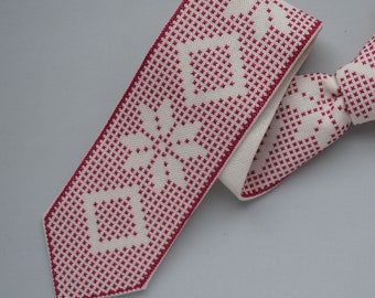 Corbata bordada preatada Corbata de algodón color marfil hecha a mano Arte popular Ucrania Punto de cruz Regalo ucraniano único Padre