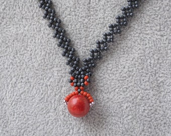 Collar de cuentas de coral sobre rombos tejidos para uso diario, joyería minimalista con piedras, cadena de cuentas de semillas hecha a mano