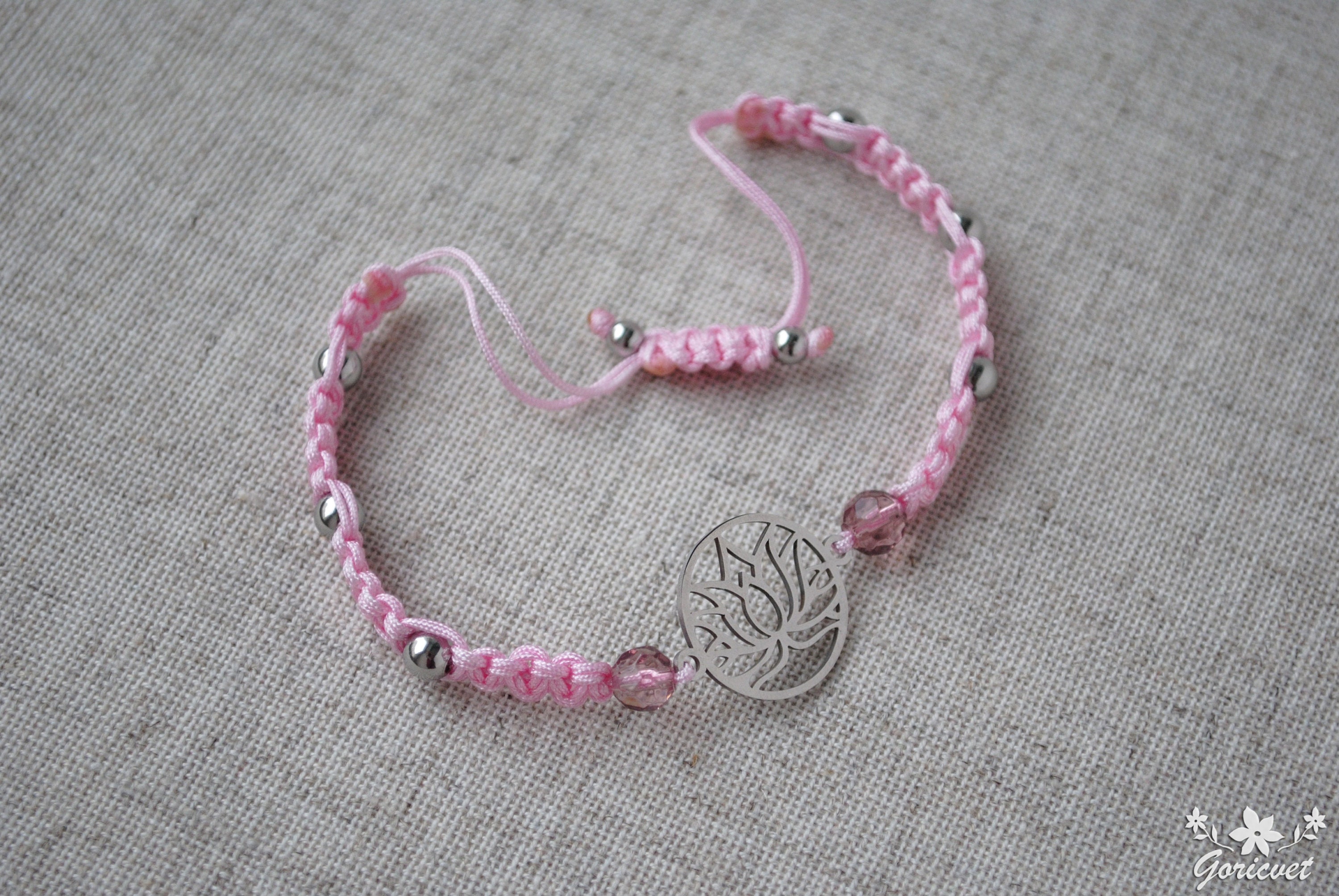 Bracciale con ciondolo a forma di fiore di loto in acciaio
