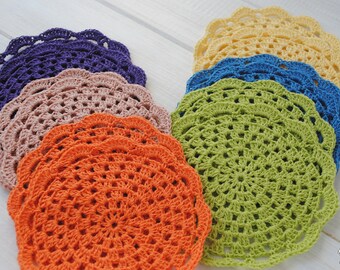 Mehrfarbiges Set mit 12 Häkelspitzenuntersetzern Boho-Strickteppich