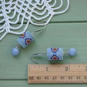 Quarz Tropfen Ohrringe Ethnische Perle gestickte Ohrringe Boho Stein Schmuck Hand Kreuzstich Volkskunst Blaue Ohrringe Ukrainisch Geschenk Mädchen Bild 9