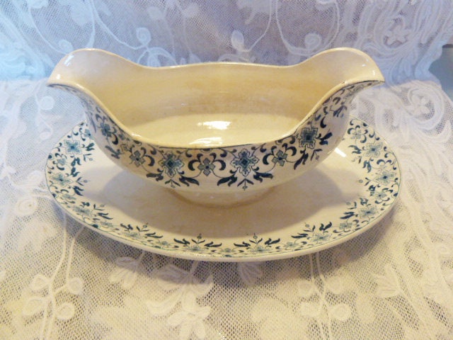 Saucière Dans Les Tons Bleu Canard Décor Frise et Arabesque/Faïence 1900 France Sarguemines U&c Luci