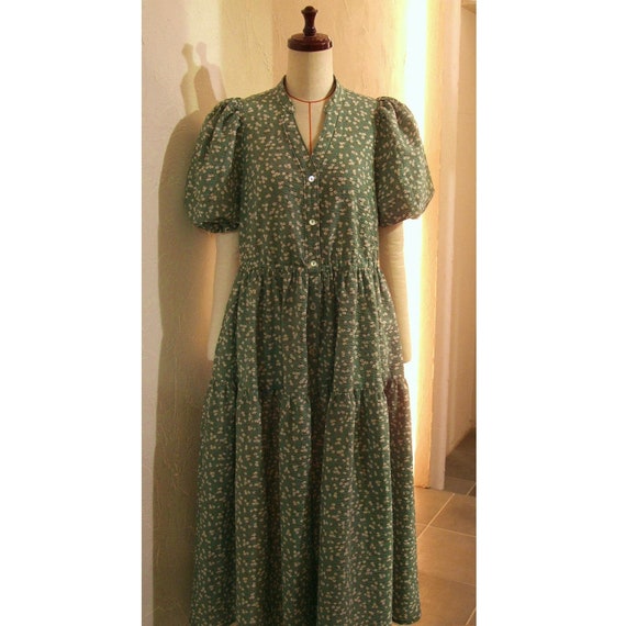 Green Floral Print Cotton Seersucker Tiered Dress Gathered Puff sleeves Balloon sleeves Vneck shirt Dress US 8 - US 9 Large COCOdake COuture