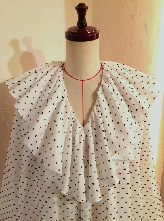 White and Black Dots Dobby Gathered Blouse Ruffle Collar V-neck V Neckline  Shirt Top US 8 US 9 Large Cocodake Couture - Etsy