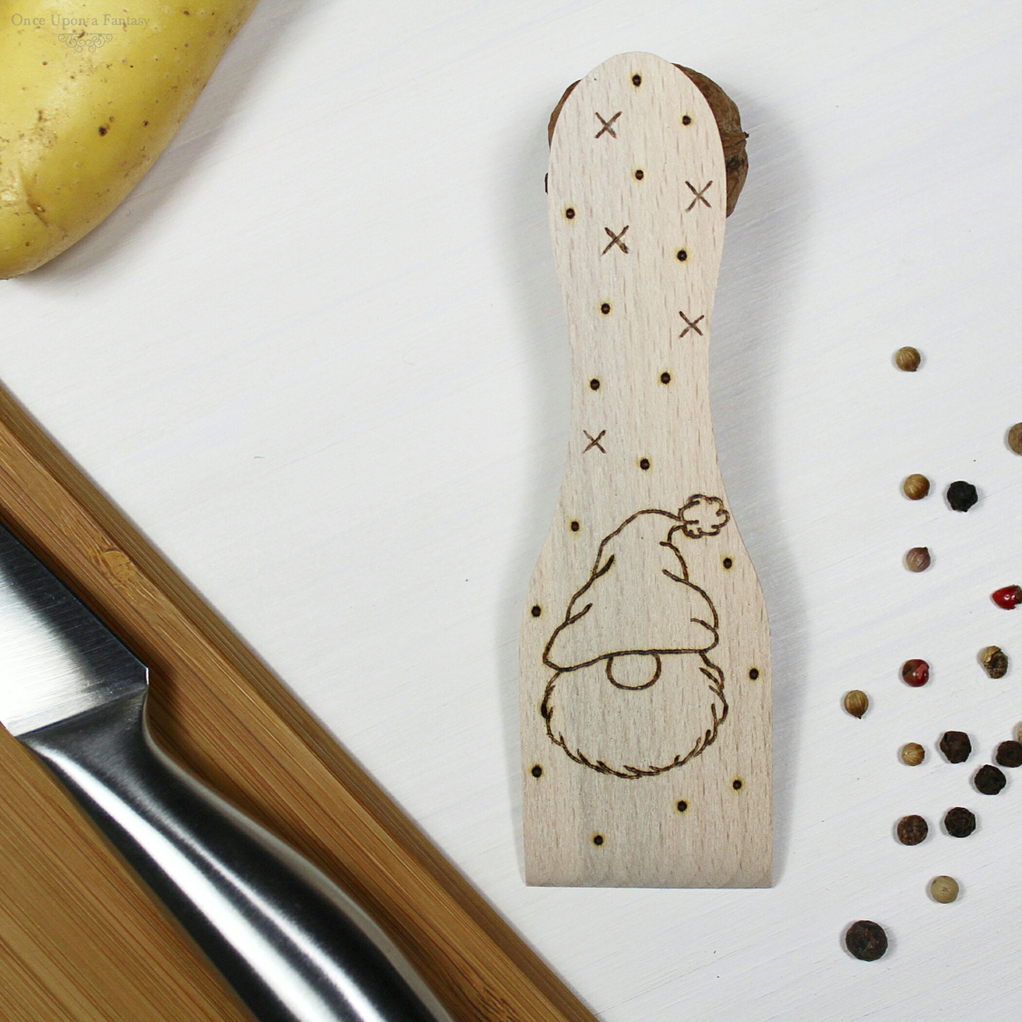 Spatule à Raclette Gnome de Noël Gravée La Main et Personnalisable