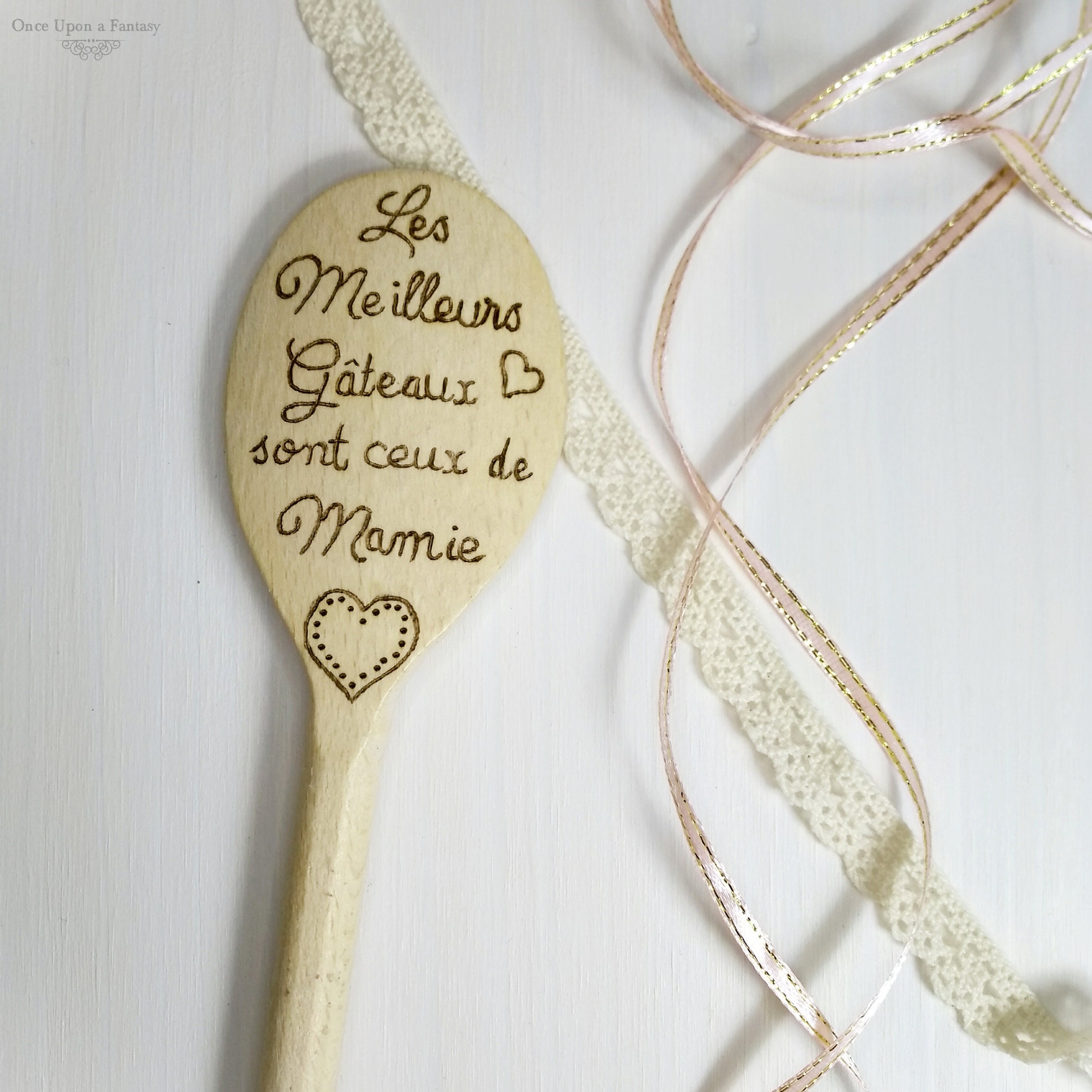 Cuillère en Bois Les Meilleurs Gâteaux Sont Ceux de Mamie à Personnaliser, Gravée La Main.