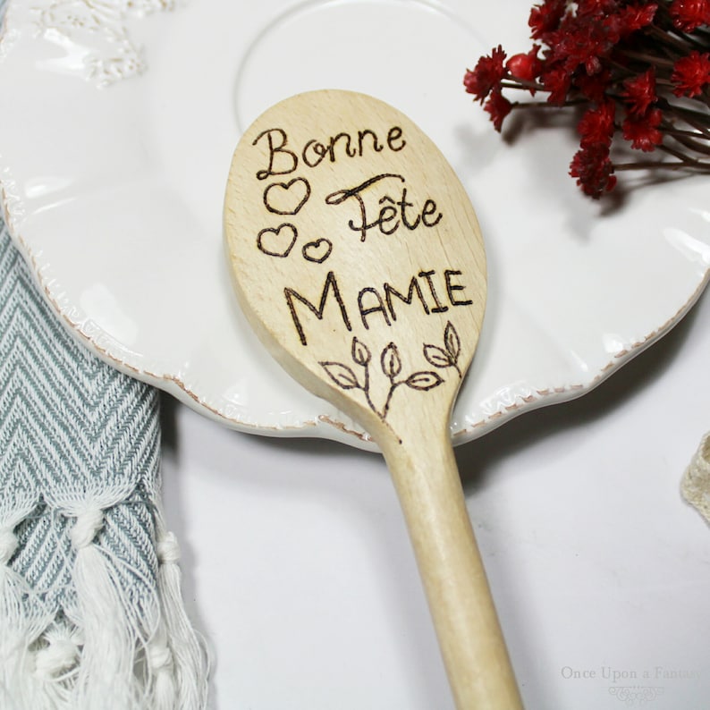 Cuillère en bois Bonne fête Mamie à personnaliser gravée à image 0