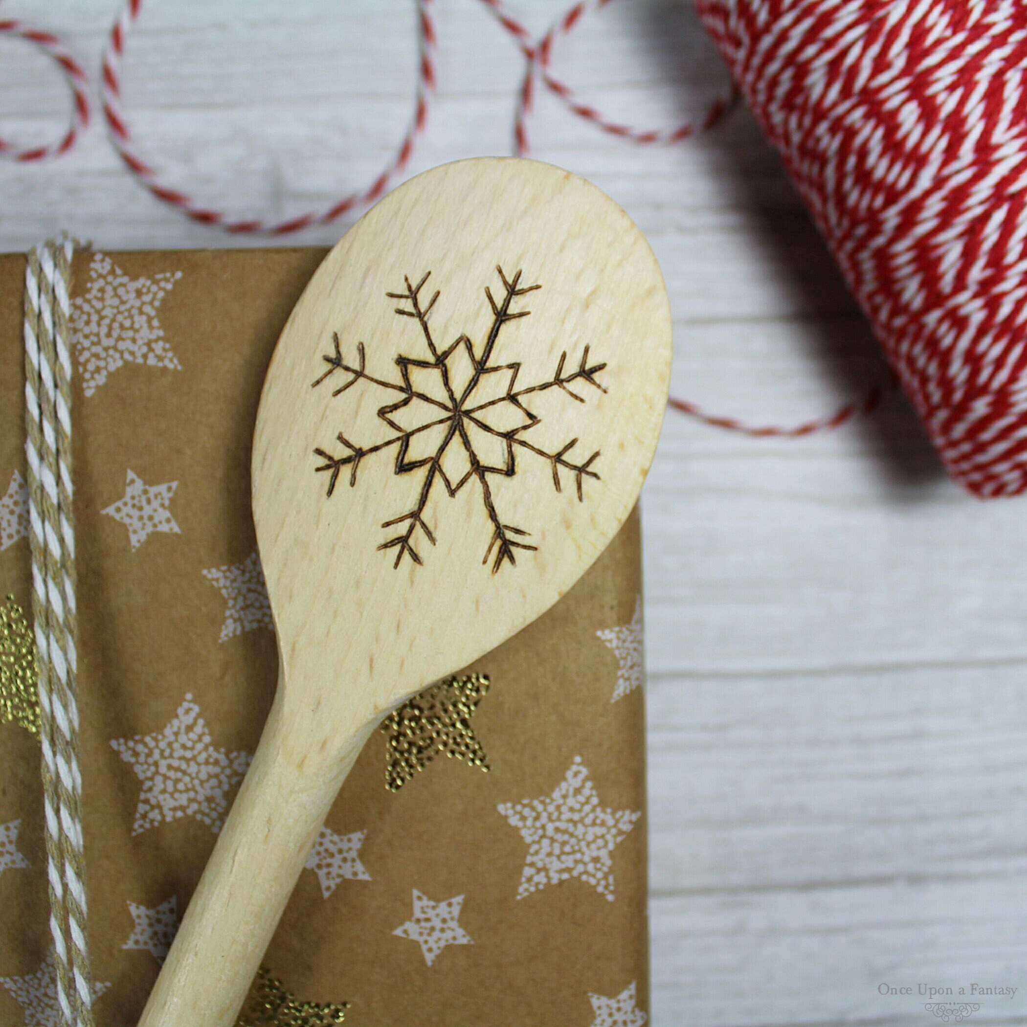 Cuillère en Bois Gravée Flocon de Neige