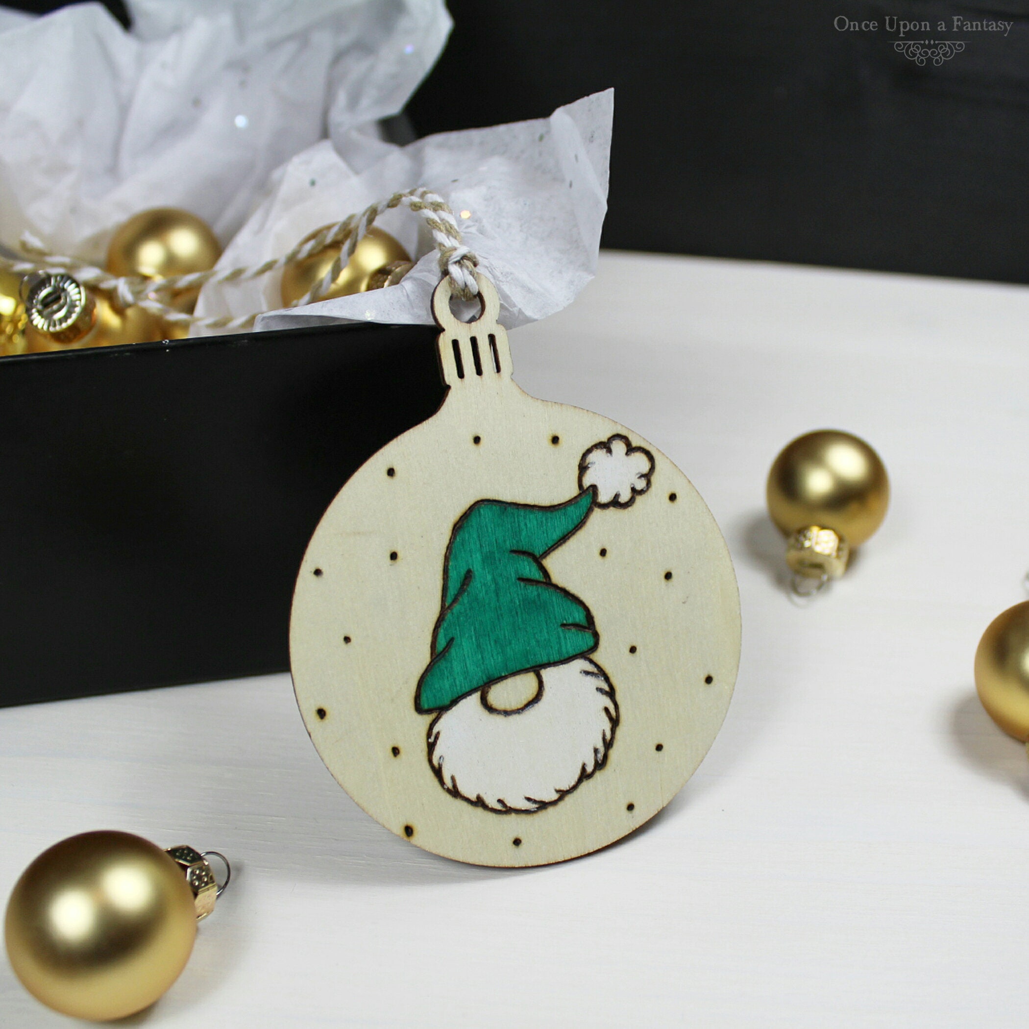 Décoration de Noël Lutin Au Bonnet Vert, en Bois Gravée à La Main