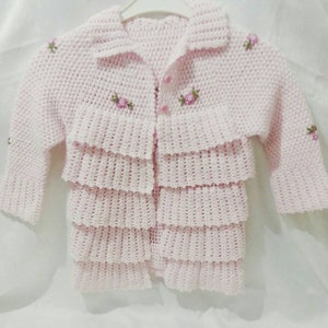 ピンクのベビーカーディガン、ニットの子供服、かぎ針編みのカーディガン、手作りの女の子用ガウン、女の子のベビーセーター、女の子の子供用ジャケット、編み物の幼児用服
