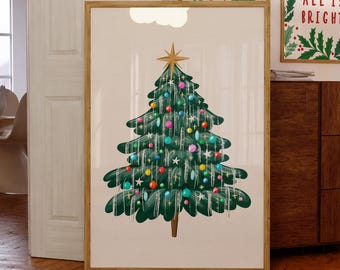 Puede incluir: Ilustración enmarcada de un árbol de Navidad. El árbol verde está adornado con adornos coloridos, detalles de estrellas blancas y una estrella dorada en la parte superior. La obra de arte está en un marco de madera y se exhibe en interiores.
