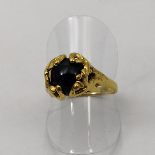 bague CHARLES JOURDAN vintage perle d'onyx tenue par 4 personnage en métal doré taille USA 7.1/2