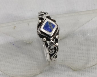 vintage ring with square lapis lazuli cabochon and solid silver