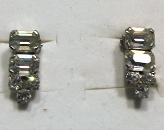 boucles d'oreilles clips vintages fantaisies en strass de cristal couleur diamant sur métal argenté