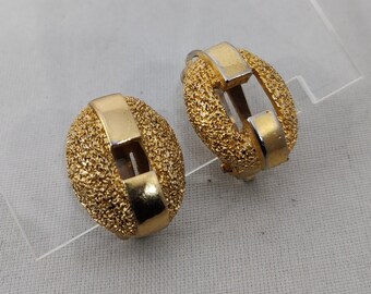 Boucles D'oreilles Vintage ORENA Paris - Clips Dorés Avec Résine Noire Et Verte Motif Feuille