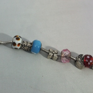 vintage Pandora style bracelet in silver metal and green glass