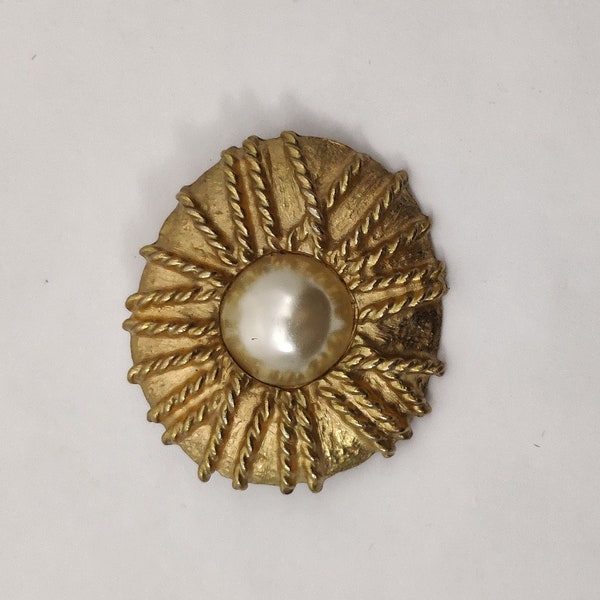 signée JACQUES ESTEREL broche fantaisie vintage perle blanche et métal doré