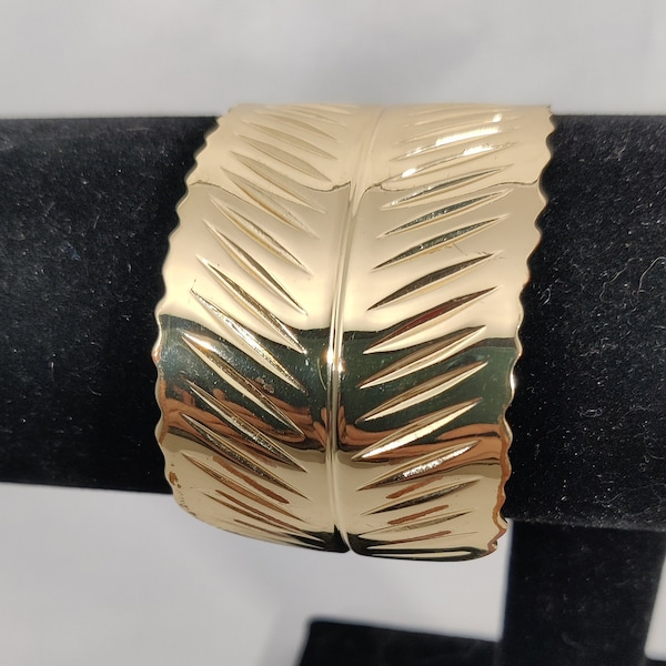 signed ELIE SAAB open bangle bracelet in vintage gold metal