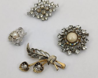 old fancy vintage brooch decorated with pearly white cultured pearl style pearl
