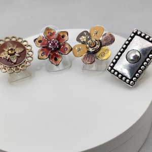 adjustable vintage ring decorated with a large pattern