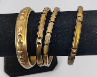 Vintage closed cuff bangle bracelet in gold metal