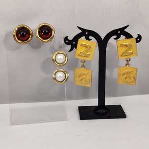 firmado Biche de Bère estos pendientes vintage en metal dorado