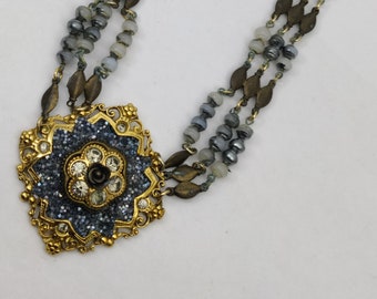 signé CHORANGE PARIS collier vintage en pâte de verre et cristal sur métal bronze et doré