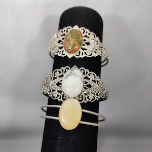 25mm x 18mm oval cabochon cuff bracelet in genuine natural semi-precious gemstone