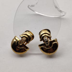 signiert AGATHA PARIS diese Vintage-Clip-Ohrringe aus Goldmetall und Strasssteinen