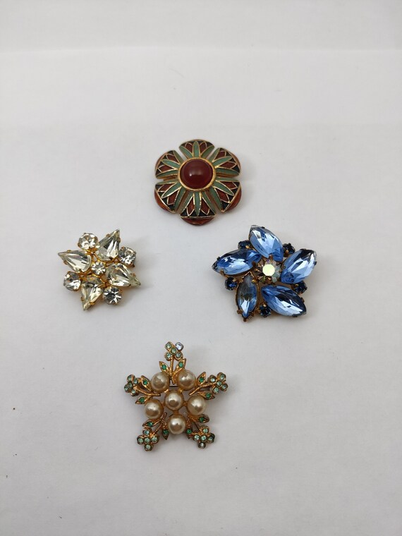 Broche Ancienne Art Déco Années 50 - Fleurs Avec Perles Rouges Et Métal Doré - Occasion