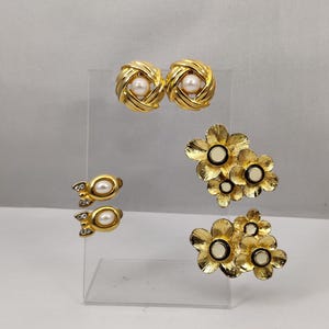 Vintage ausgefallene Ohrclips aus weißem und goldenem Metall