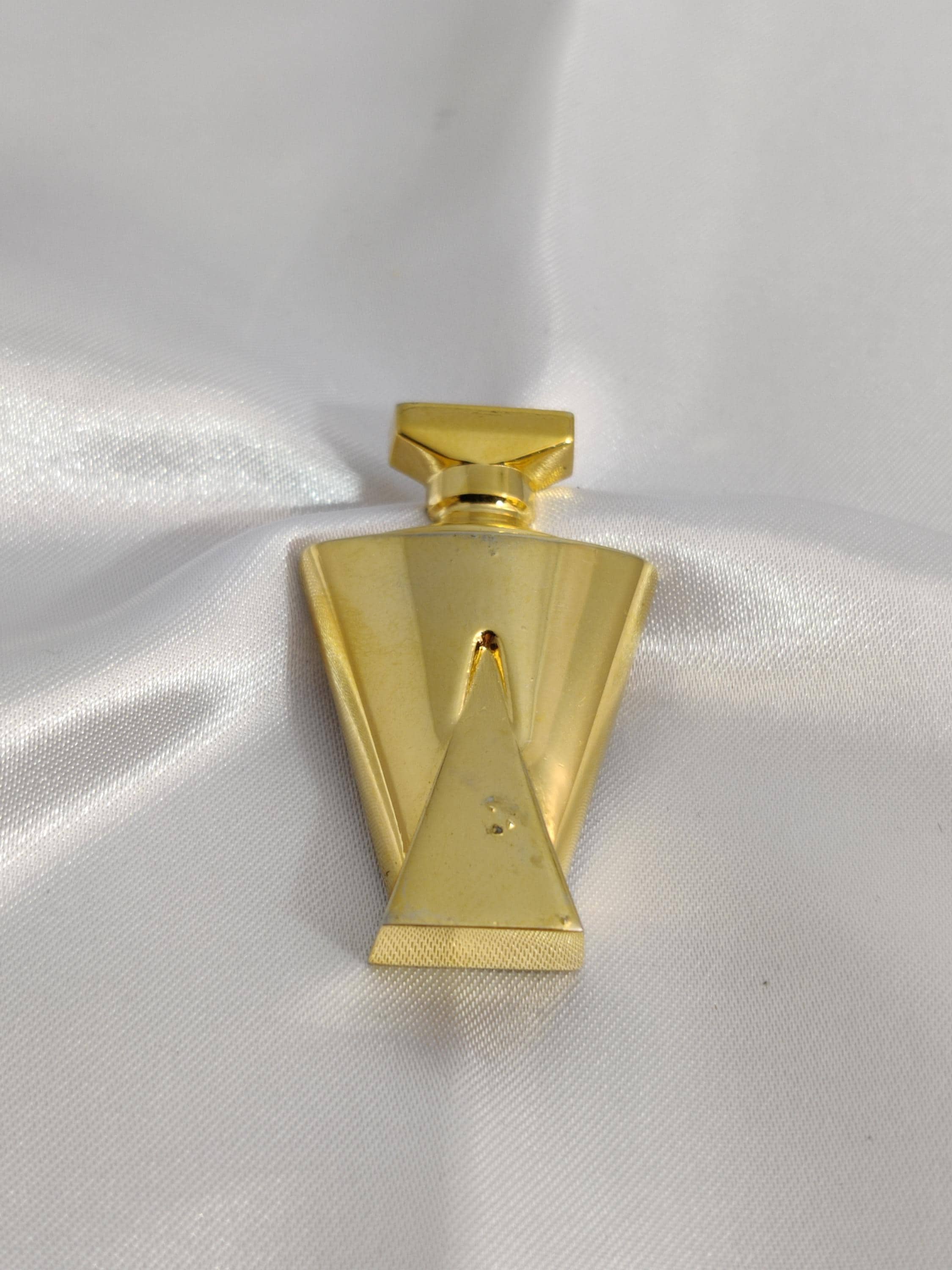 Broche Guerlain - 10 Flacons De Parfum En Métal Doré - Occasion En Très Bon état - Bijou Collector