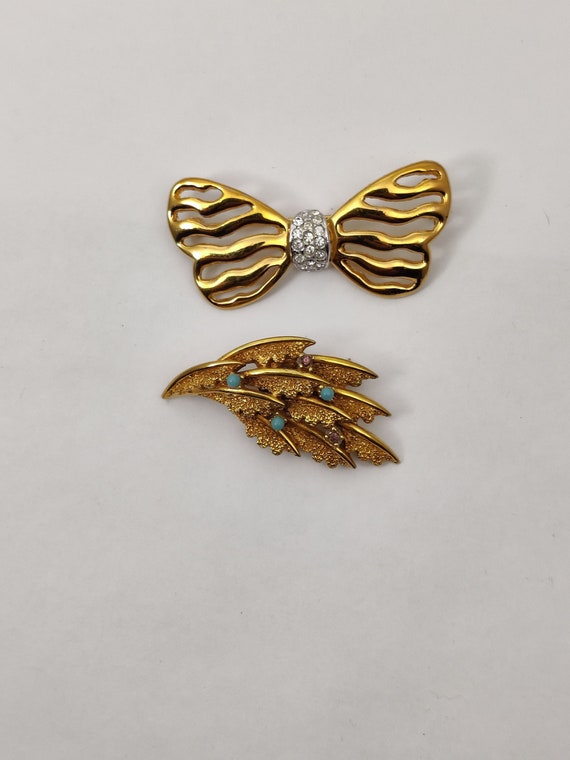 Carven vintage brooch with - Gem