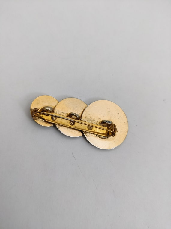 old vintage brooch in gold metal - image 7