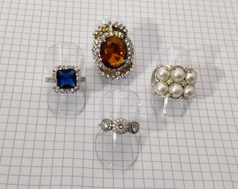 Large vintage rhinestone ring size 7.1/2 USA French size 56 on silver metal